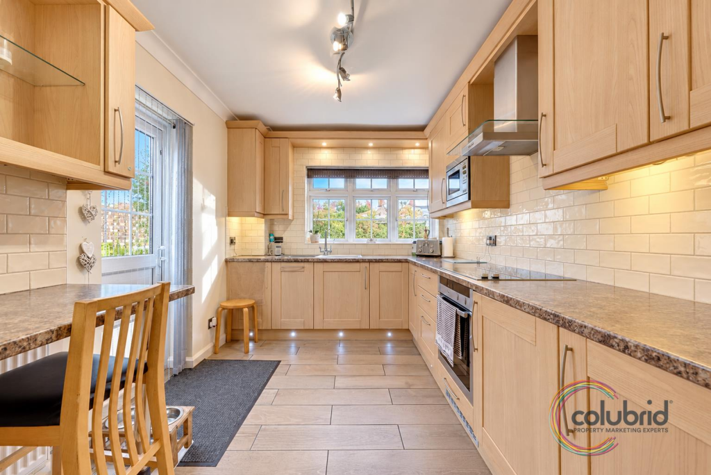 House in Romford - More