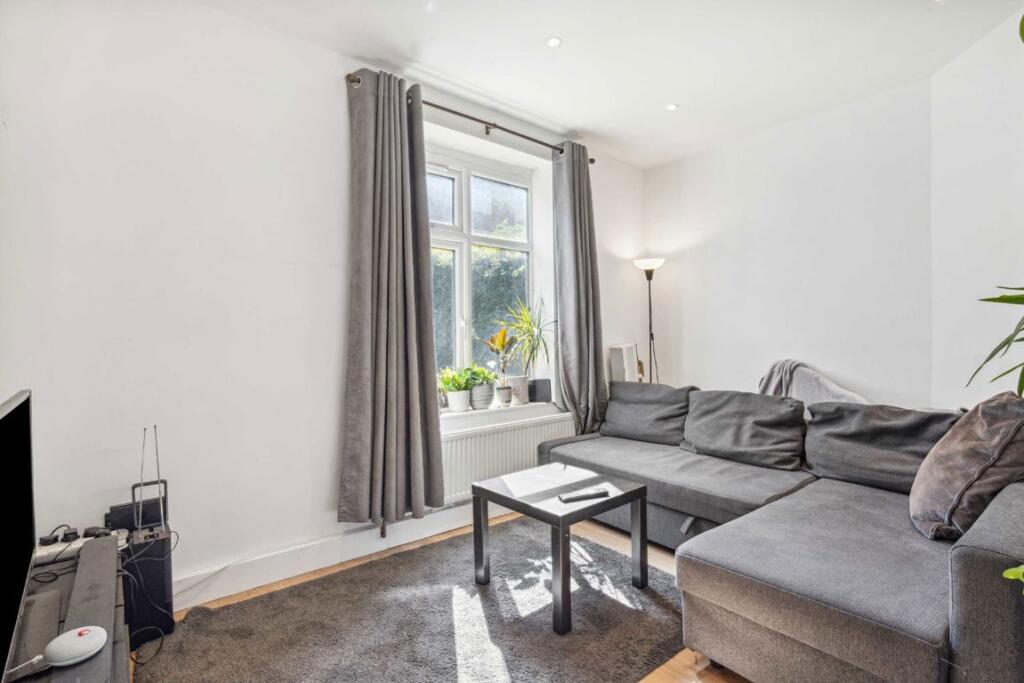 House in London, Shepherd's Bush - More