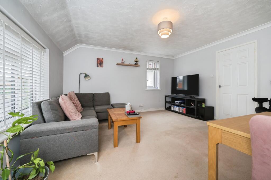 Apartment in Eastleigh, Fair Oak and Horton Heath - View 5
