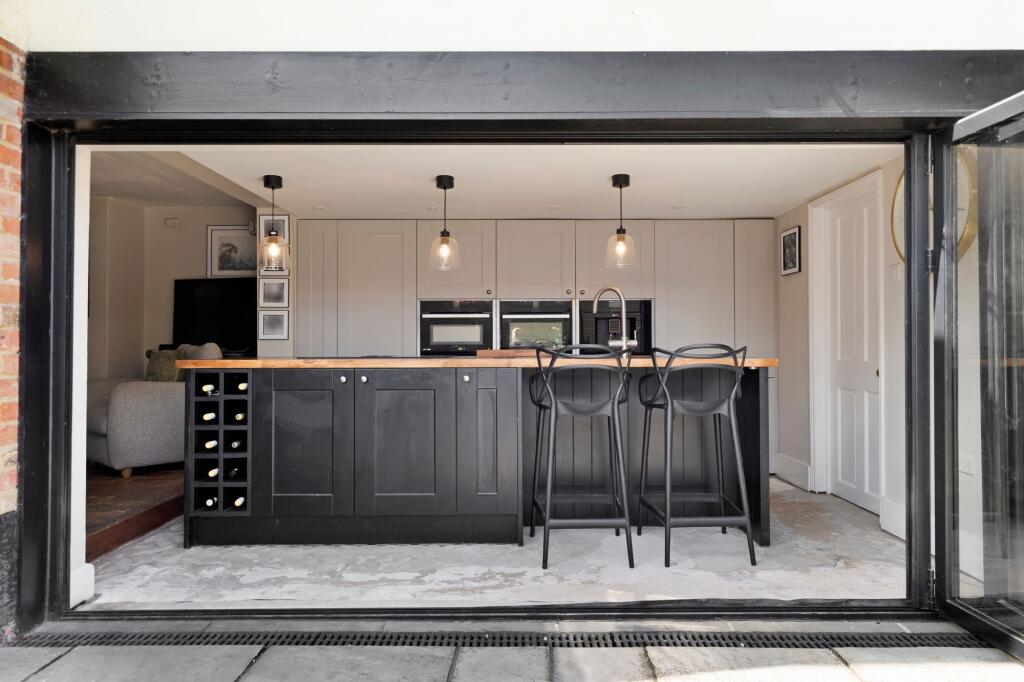 Detached Victorian Cottage in Brooke - View 6