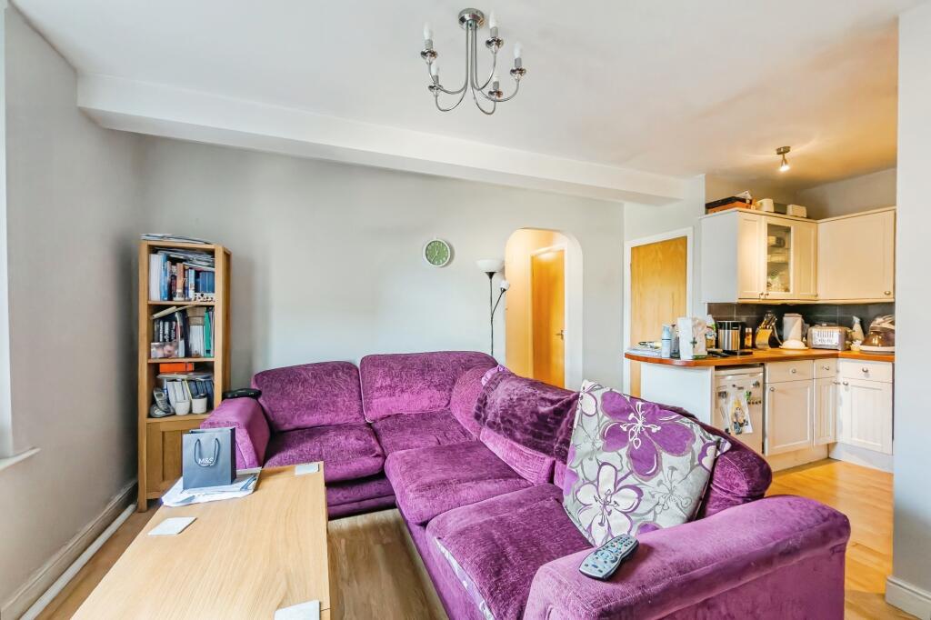 Apartment in Leeds, Morley - View 5
