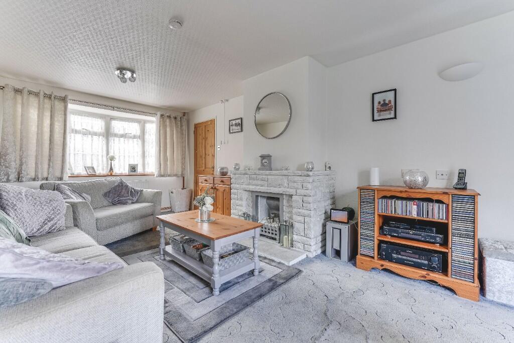 Webb Rise, Stevenage, Hertfordshire, SG1 photo 4