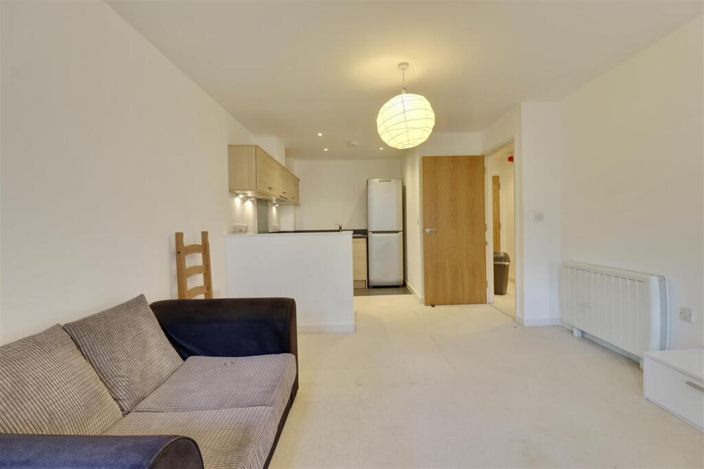 Apartment in Portsmouth, Portsea - View 5