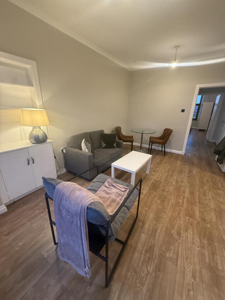 Apartment in Glasgow, West Dunbartonshire - View 4