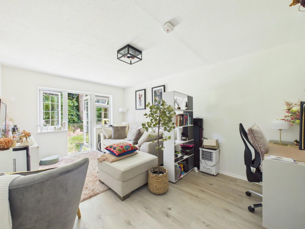 Wickhurst Gardens, Broadbridge Heath photo 4