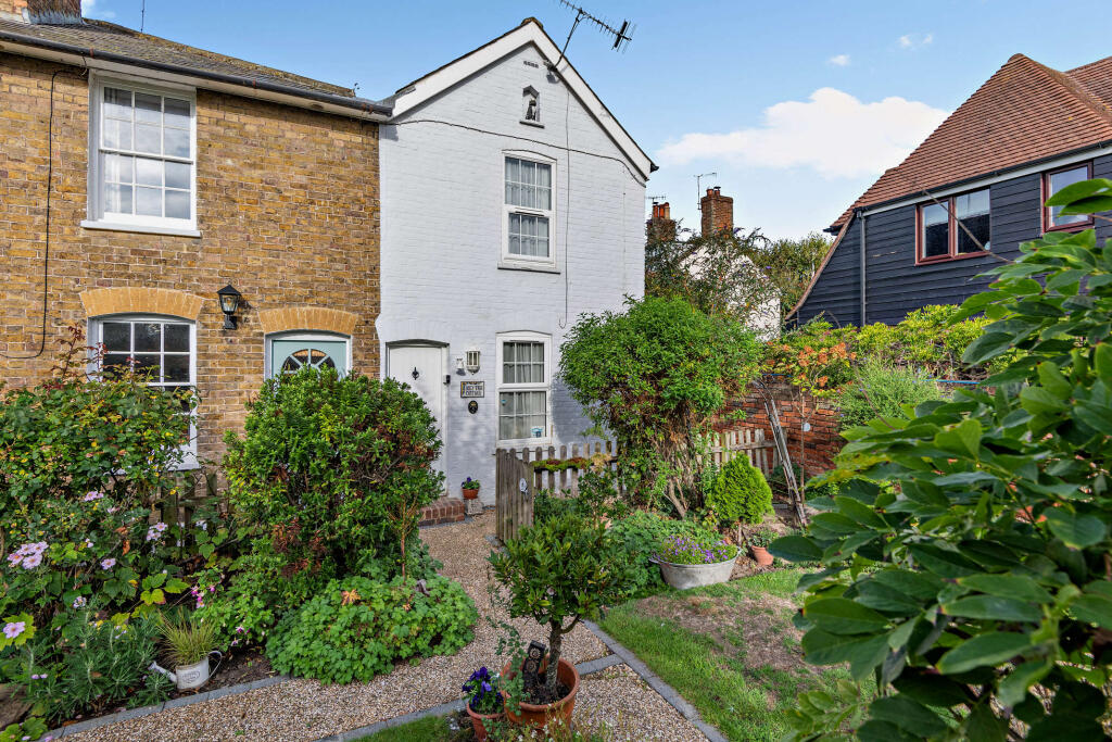2-bed terraced on Nelson Gardens, Faversham, ME13, £285,000