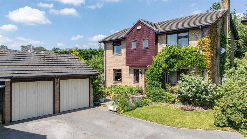 4-bed detached on Bolehill Park, Hove Edge, Brighouse HD6, £450,000