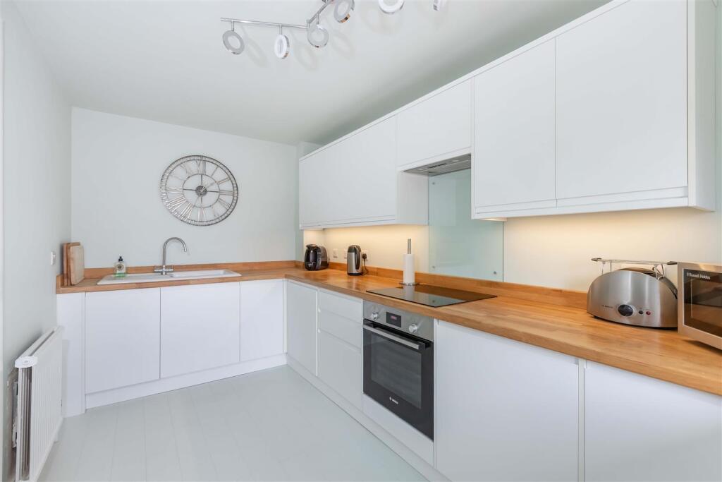 Apartment in Brighton - View 4