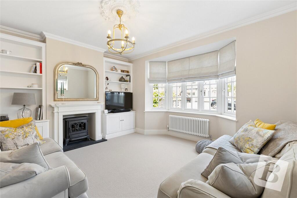 Springfield Gardens, Upminster, RM14 photo 2