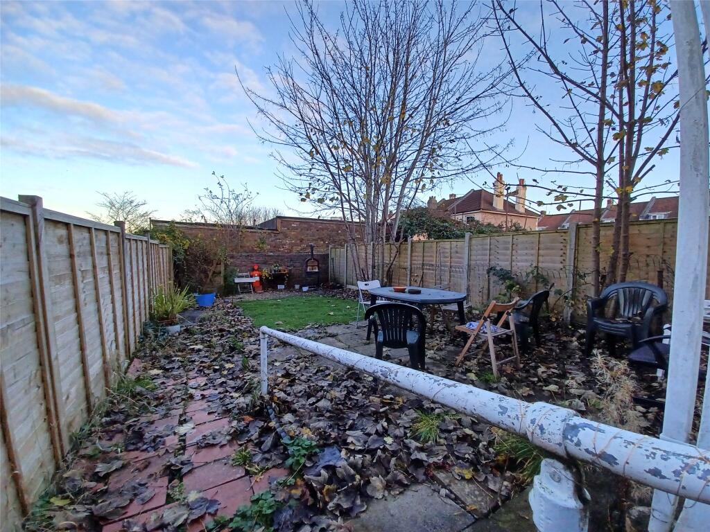 6 bedroom terraced house for rent