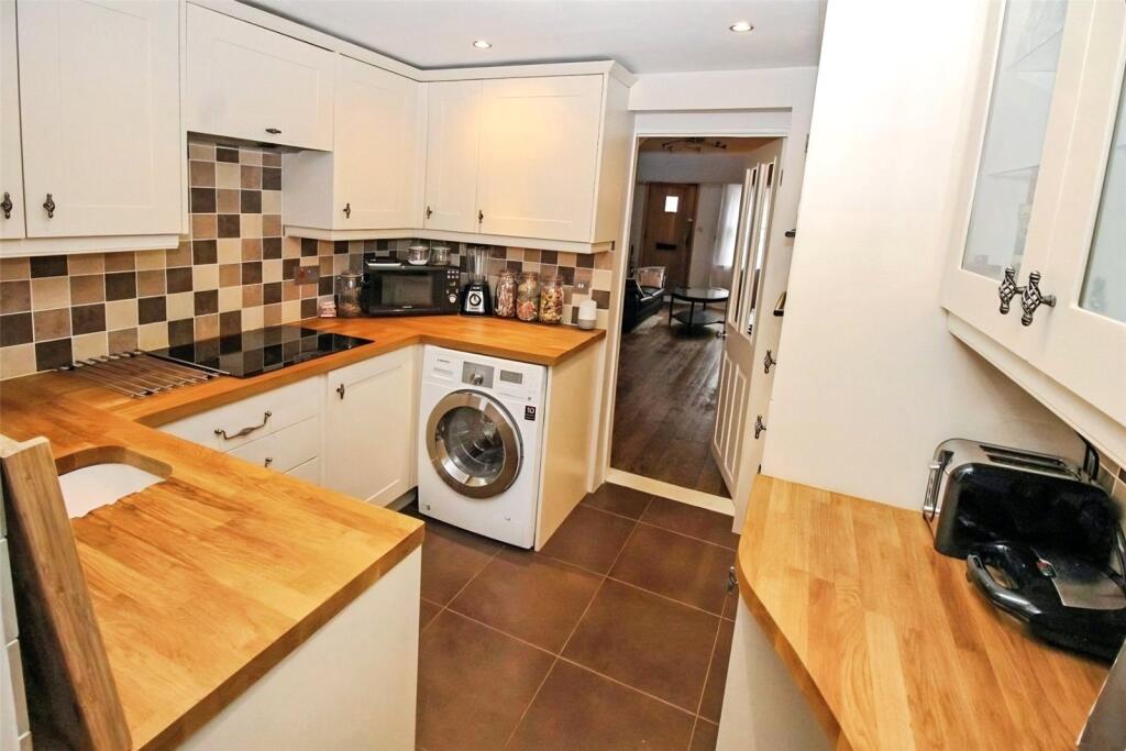 Crescent Road, Warley, Brentwood, Essex, CM14 photo 4
