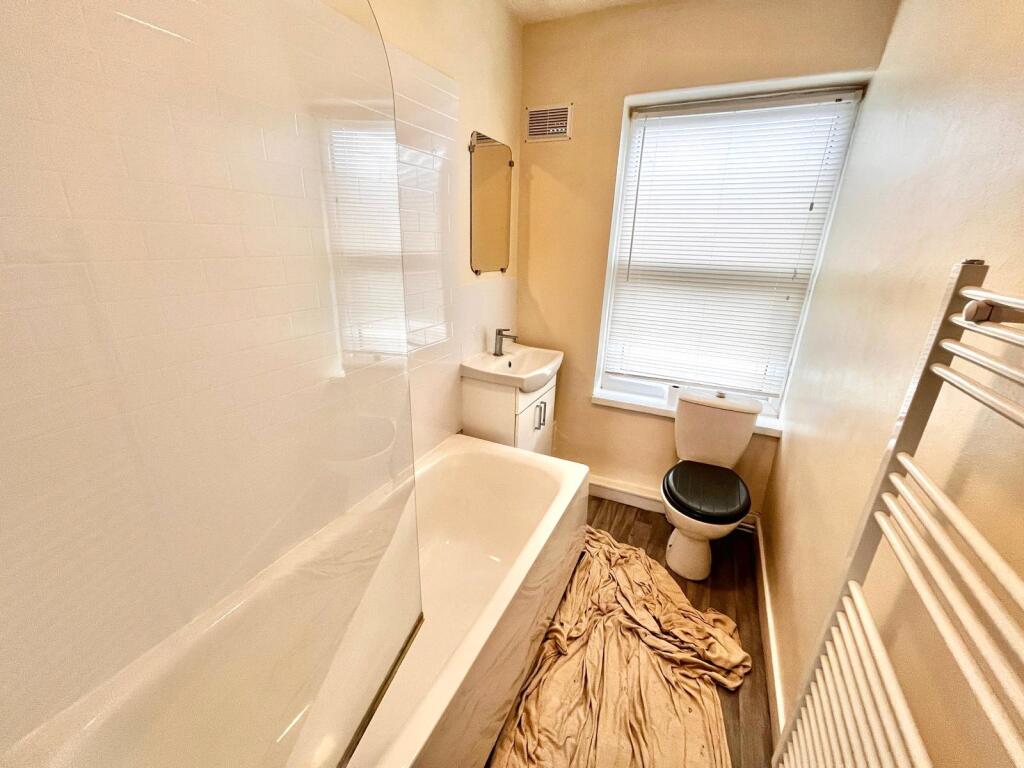 Apartment in Southend-on-Sea - View 3