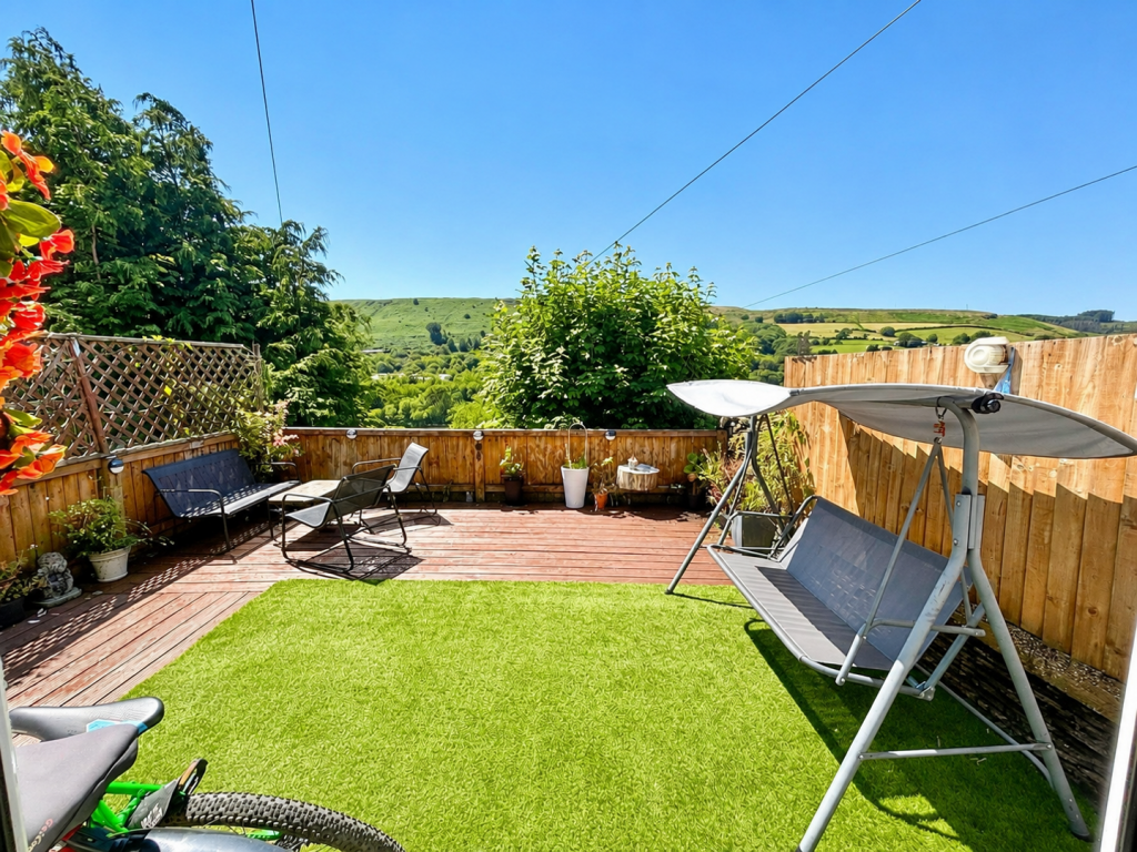 House in Cardiff, Pen-y-graig - View 2