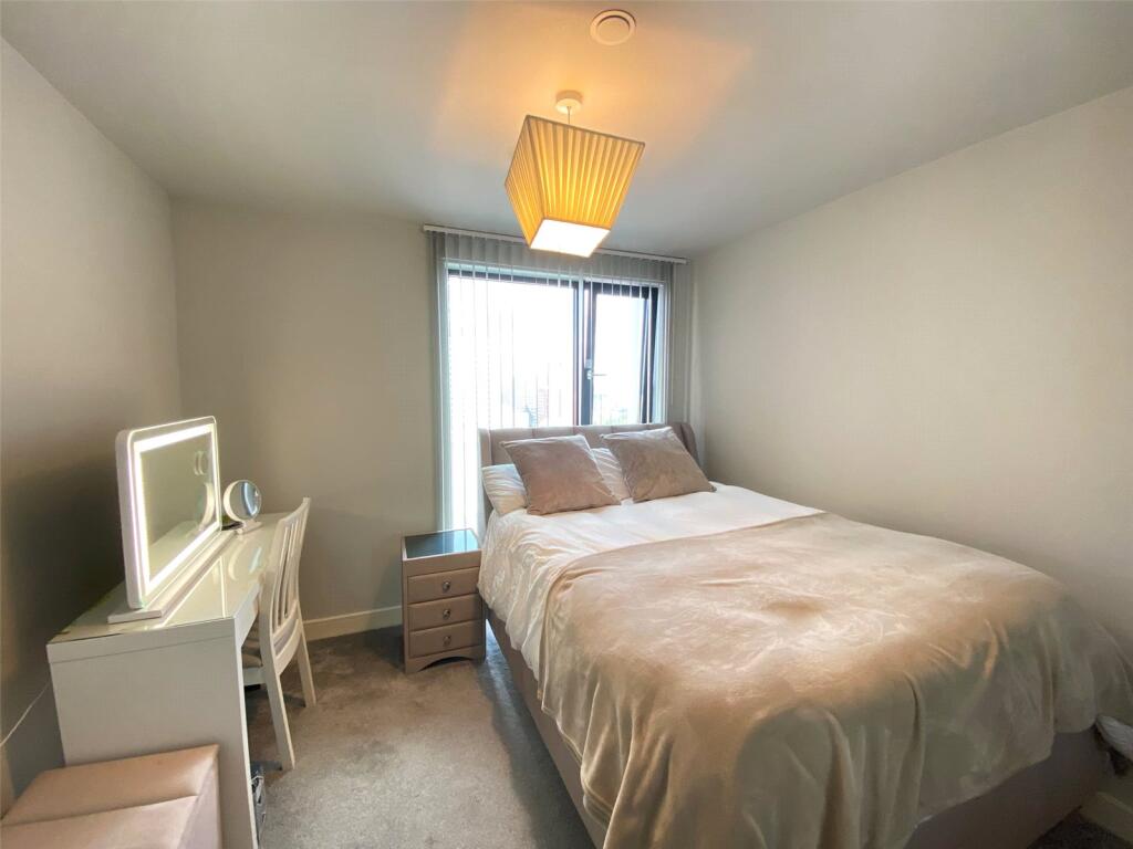 Apartment in Birmingham, West Midlands - View 5