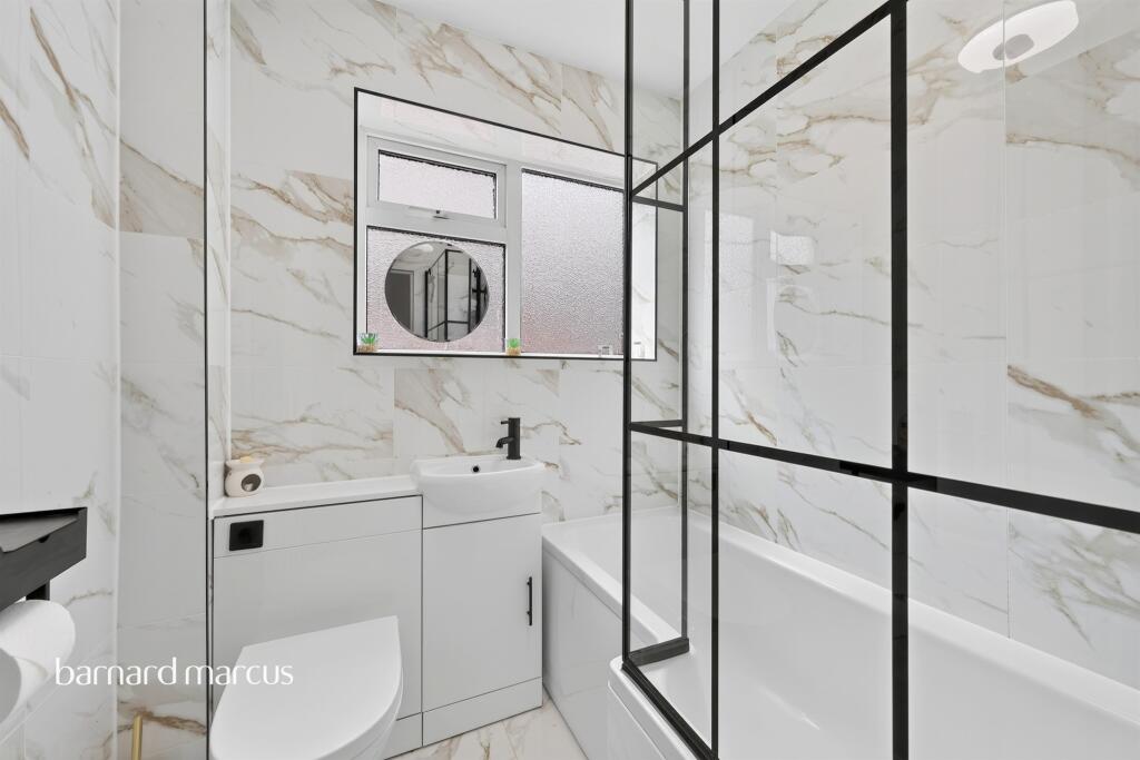Apartment in Kingston upon Thames - View 5