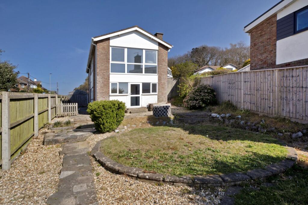 3-bed detached on Pinewood Close, Dawlish, EX7, £340,000