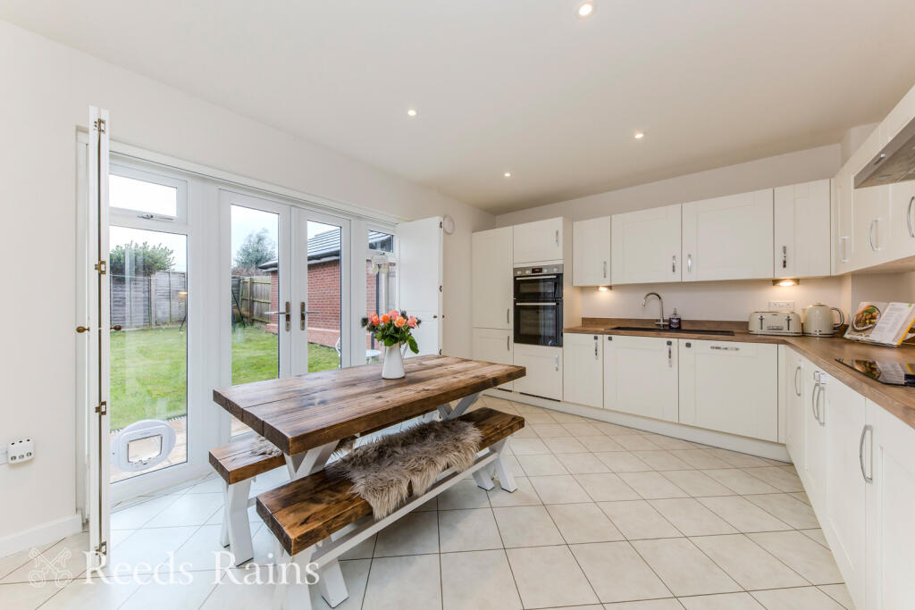 Peewit Close, Congleton, Cheshire, CW12 photo 3