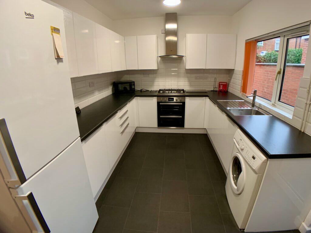 Main image of property: Evington Road, Leicester LE2 1WH
