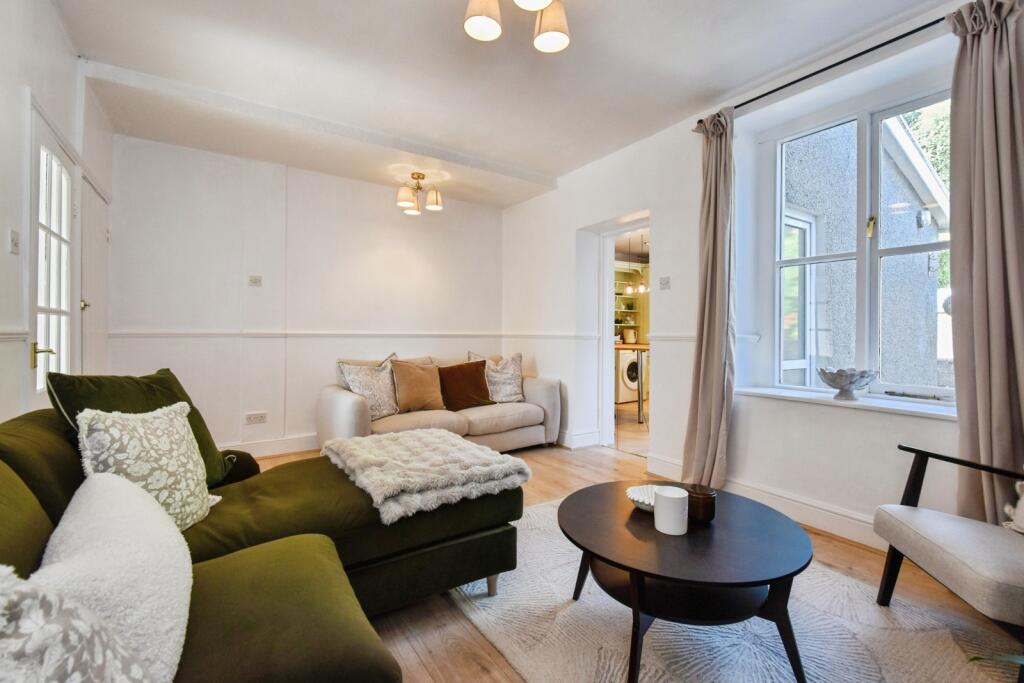 House in Pontardawe, Neath Port Talbot - More