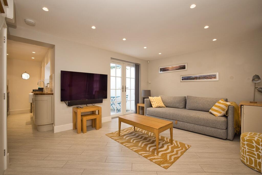 Tunis Row, Broadstairs, Kent, CT10 photo 3