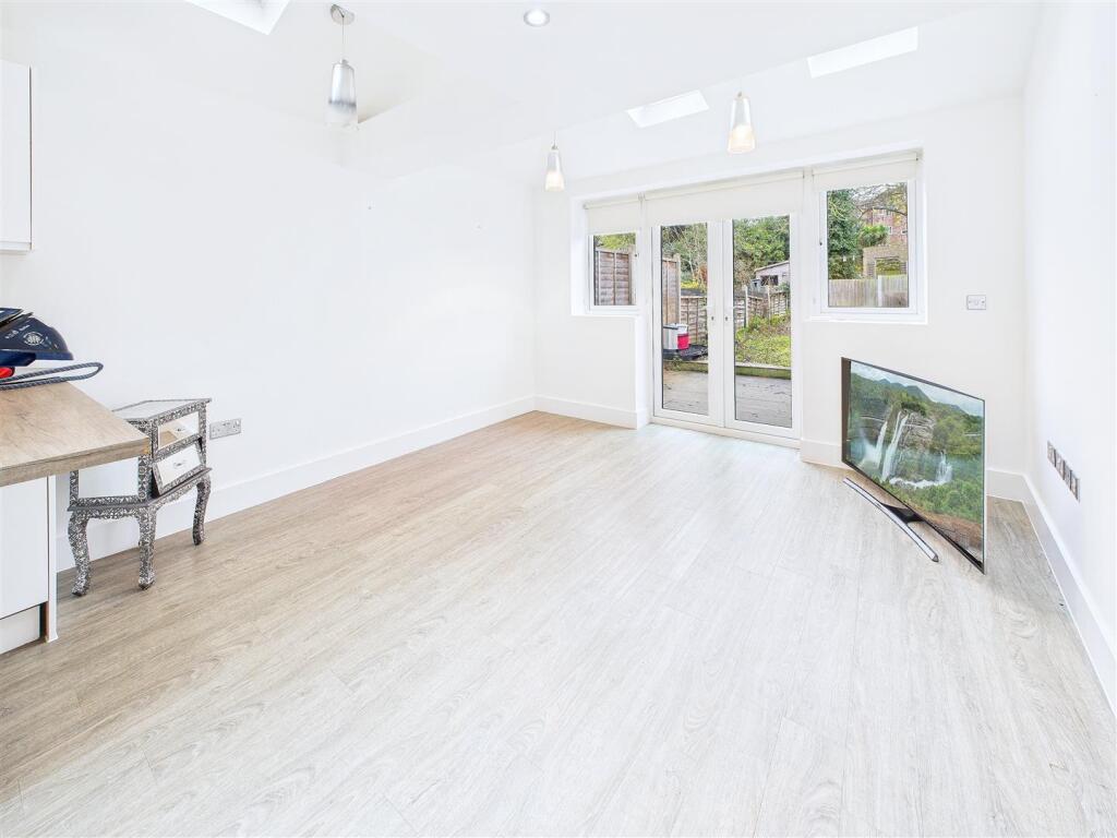 Crescent Road, Warley, Brentwood photo 3
