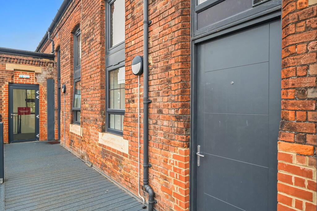 Apartment in Rochester, Troy Town - More