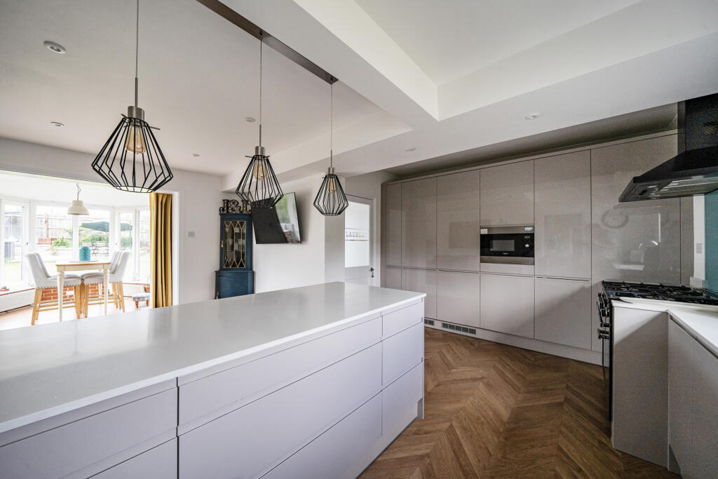 Turners Mead, Chiddingfold, Godalming, GU8 - View 3
