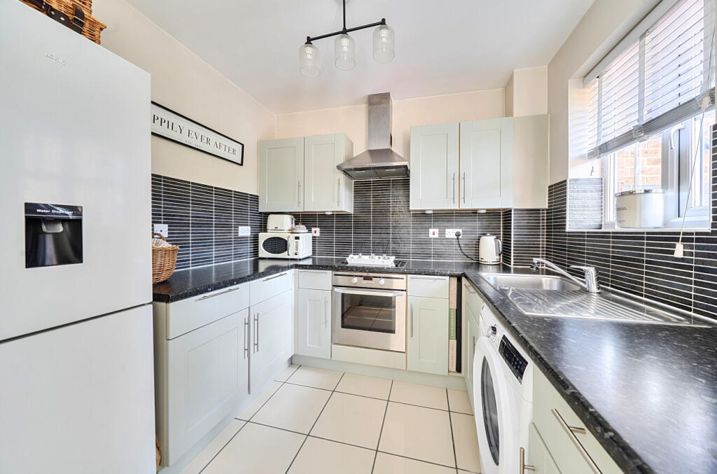 Apartment in Dunstable, Central Bedfordshire - View 5