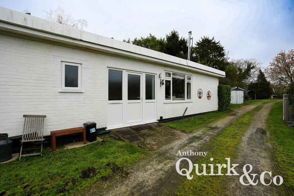 Main image of property: Hall Road, Rochford, SS4