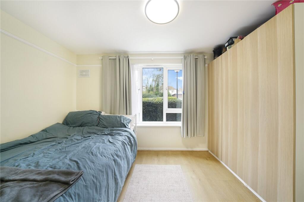 Apartment in London - More