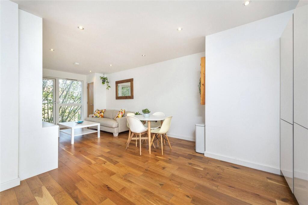 Apartment in London - More