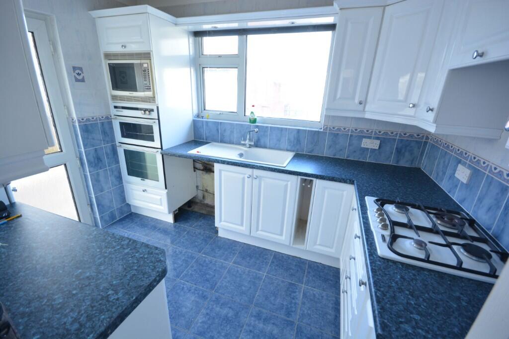 Hazlebury Road, Creekmoor, Poole, Dorset, BH17 photo 4