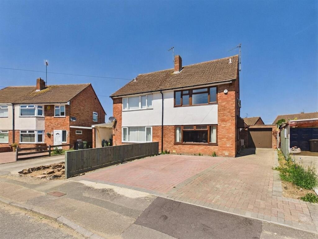 Main image of property: Ennerdale Avenue, Longlevens, Gloucester