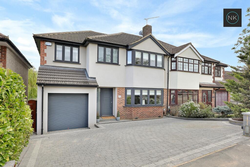Main image of property: Purlieu Way, Theydon Bois, Epping, Essex, CM16 7EH