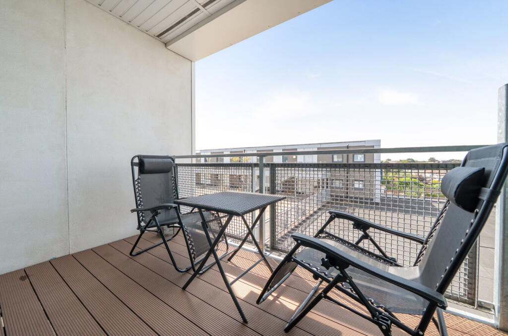 Apartment in Kingston upon Thames - View 4