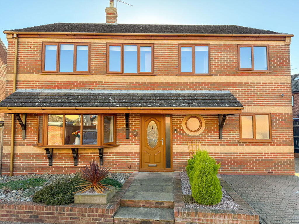 5 bed detached - Sanctuary Close, Kessingland, Lowestoft, NR33 7SX image 3
