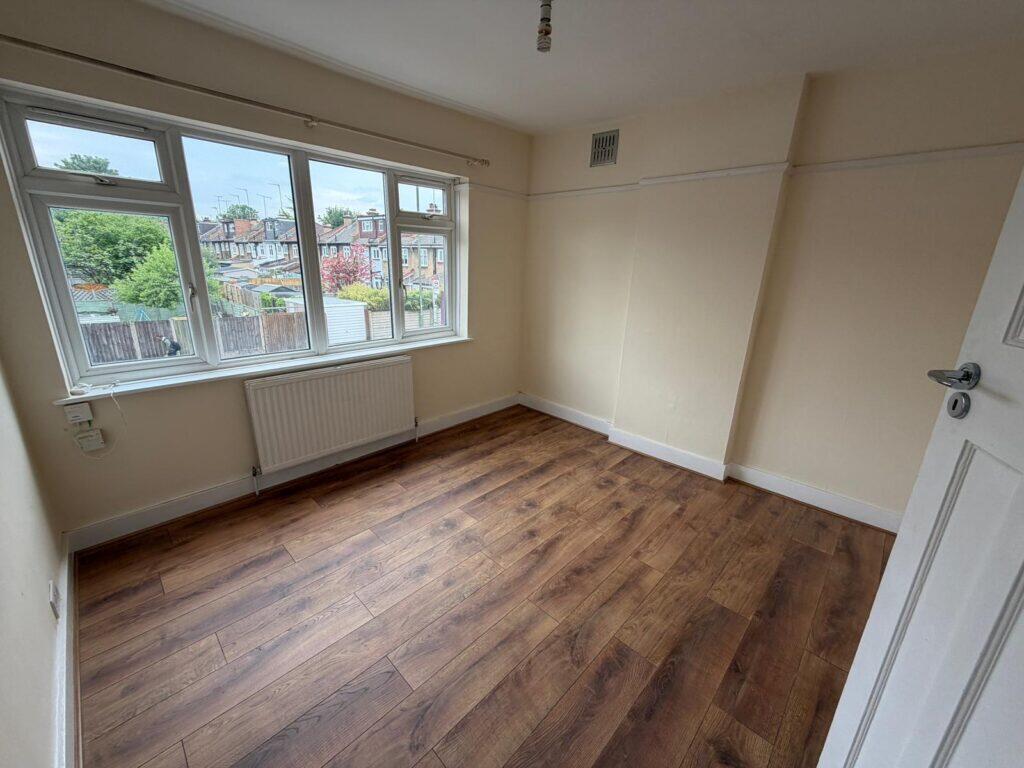 Main image of property: 2 Bedroom Flat – Brunswick Park Road, London, N11
