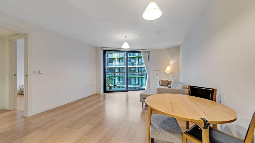 Apartment in London - More