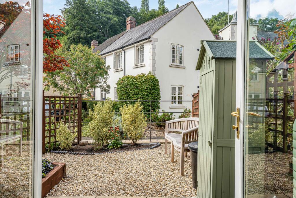 House in Gloucester - View 4