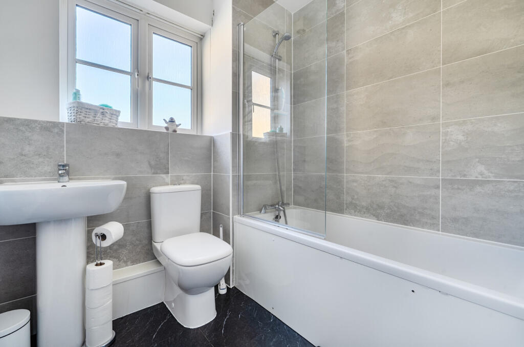 Apartment in Swindon, St. Andrews - View 5
