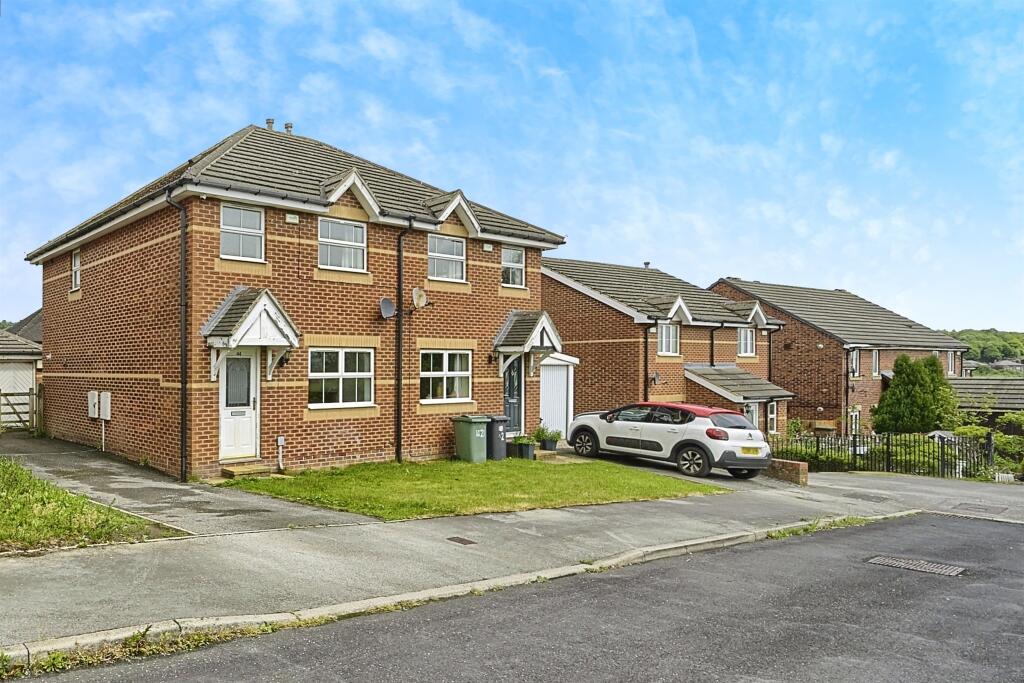 3-bed semi-detached on Mulberry Court, Golcar, Huddersfield, £199,995