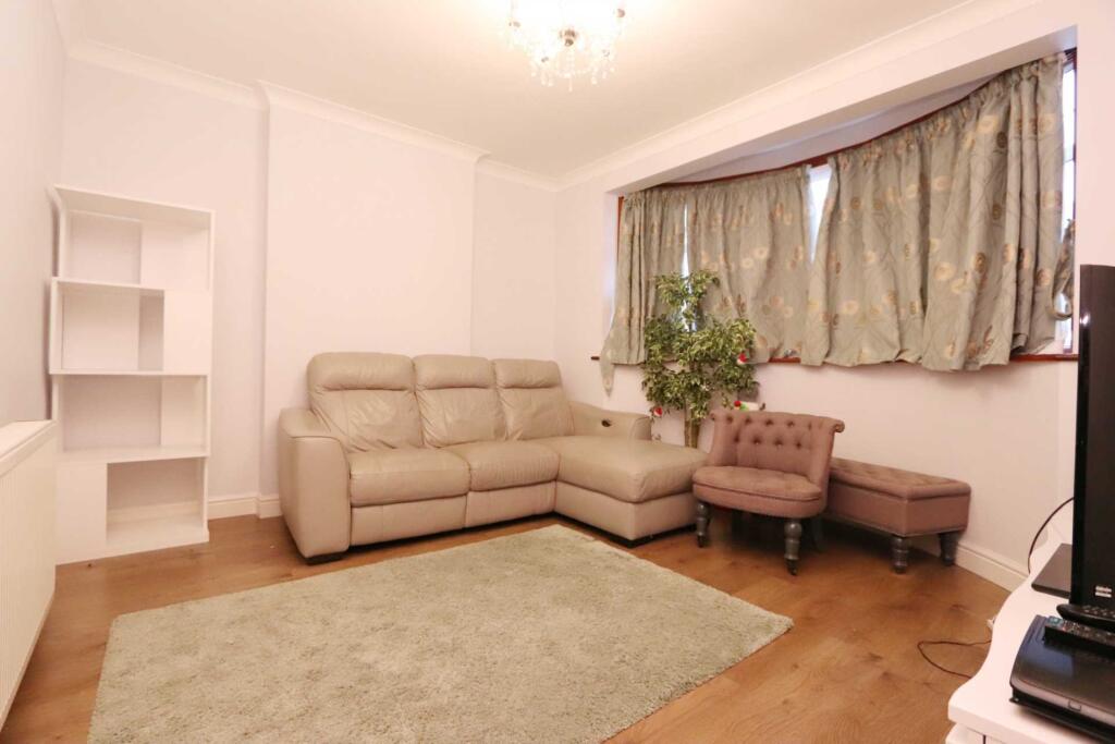 House in Sutton - View 3