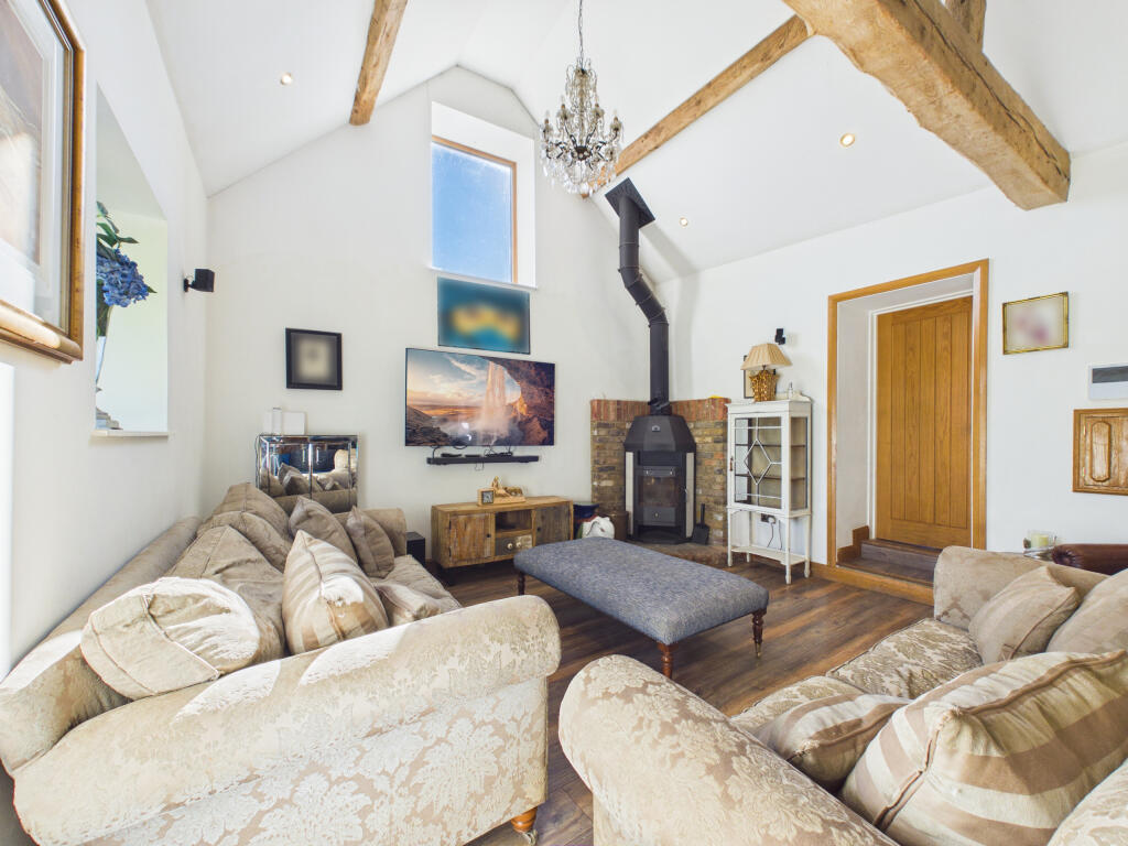 House in Lane End, Buckinghamshire - More