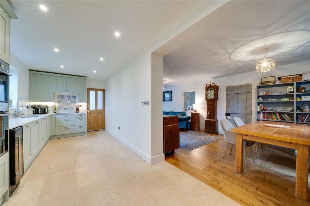 St. Dunstans Lane, Rochford, WR15 photo 4
