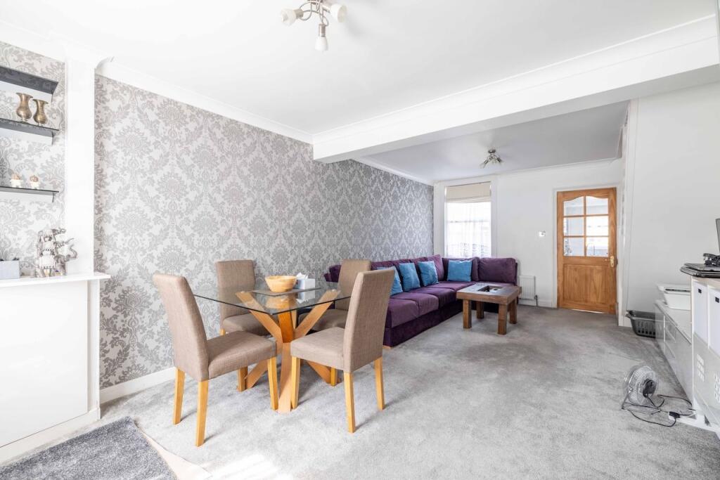 House in Slough - View 3