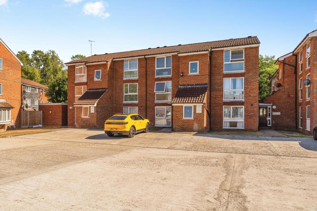Main image of property: Poplar Grove, London, N11 3NX