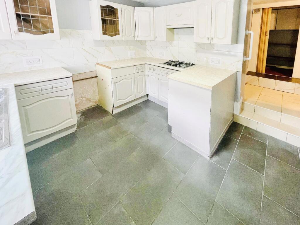 House in Newport - View 3