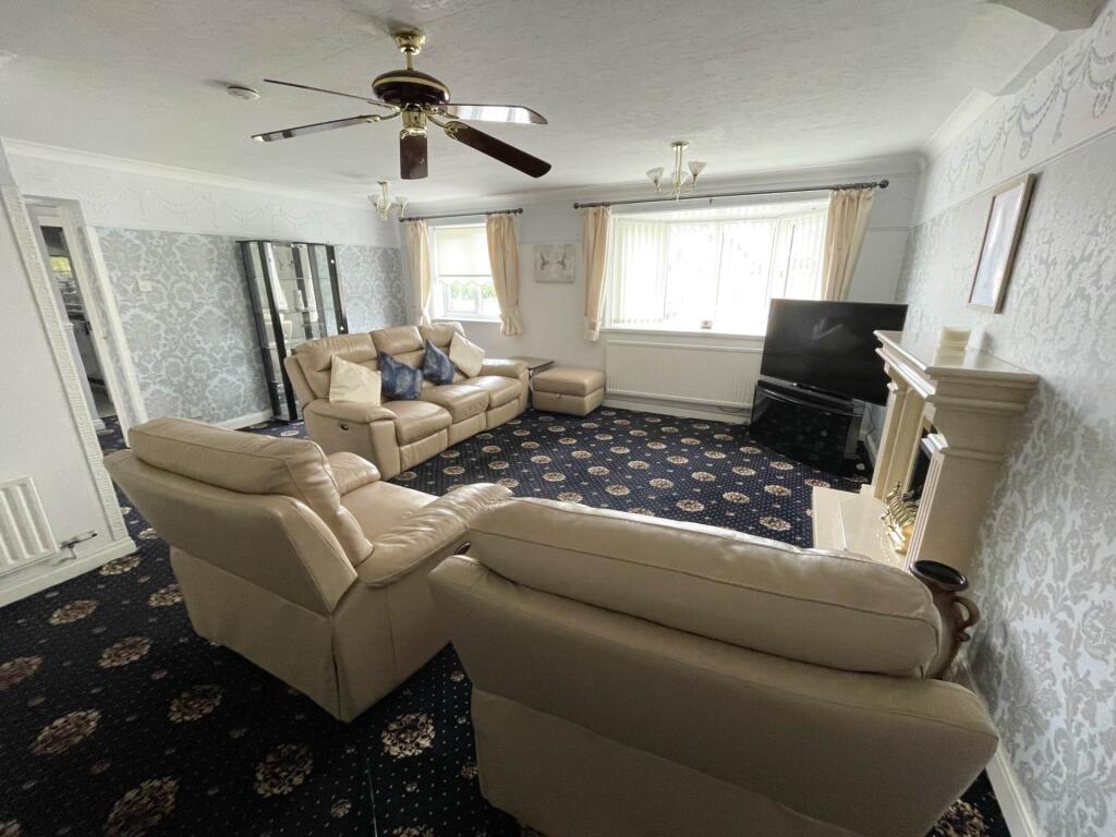 56 Birchwood, Chadderton, Oldham OL9 9UJ photo 4