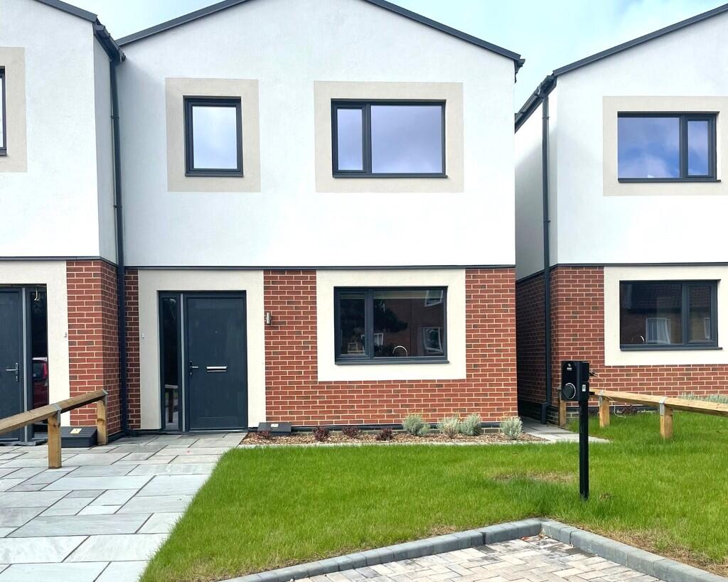 Main image of property: Roundwood Lane, Harpenden, Hertfordshire, AL5