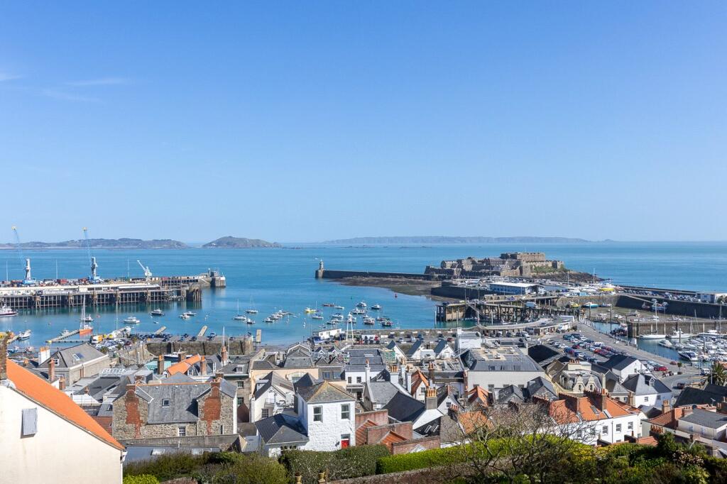 Chenie, Clifton, St Peter Port, GY1 photo 3